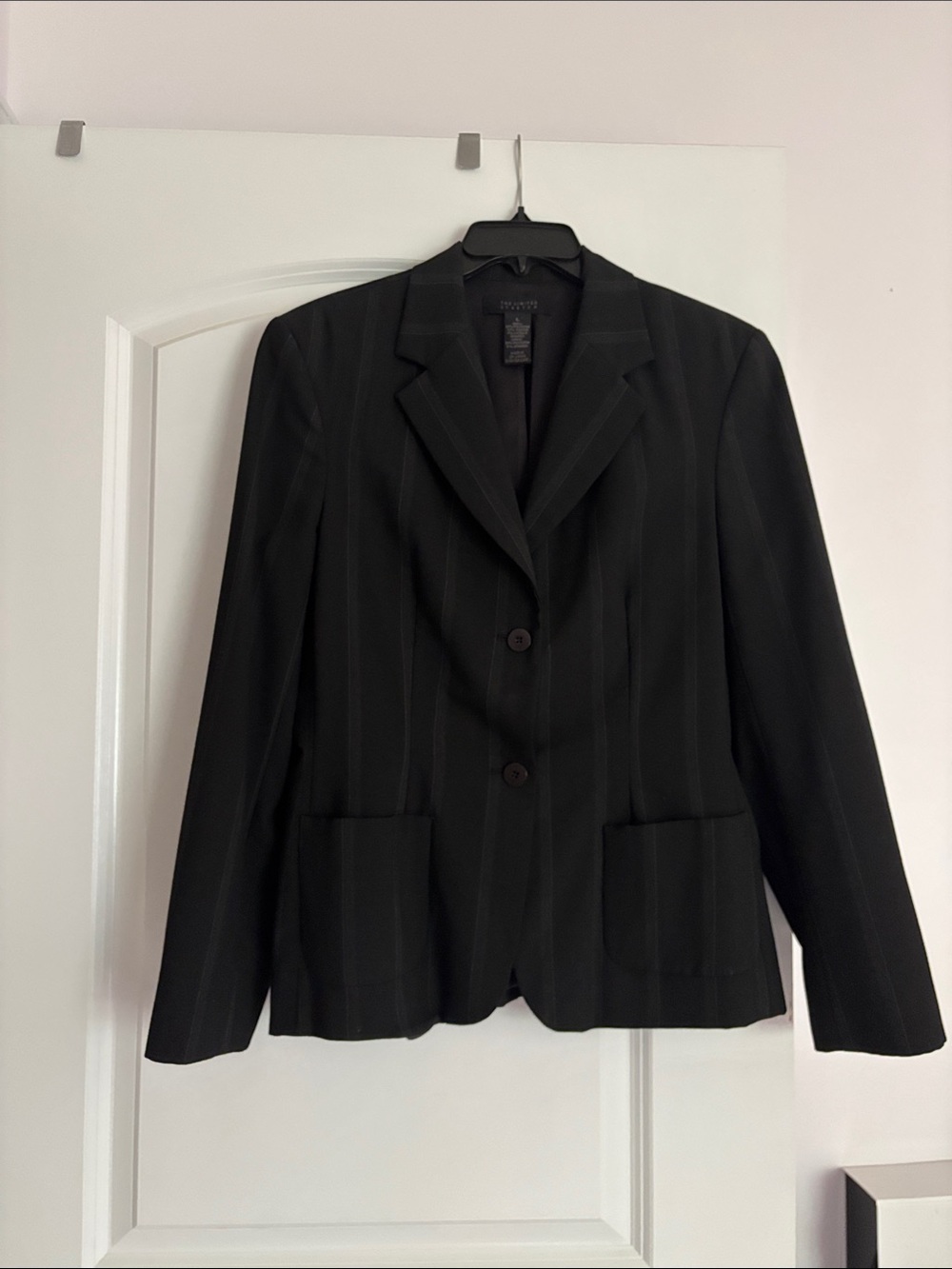 Vintage The Limited Stretch Black Pinstripe Two-Button Women's Blazer - size L